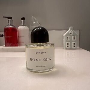 Byredo Eyes Closed Eau de Parfum with Black Cap